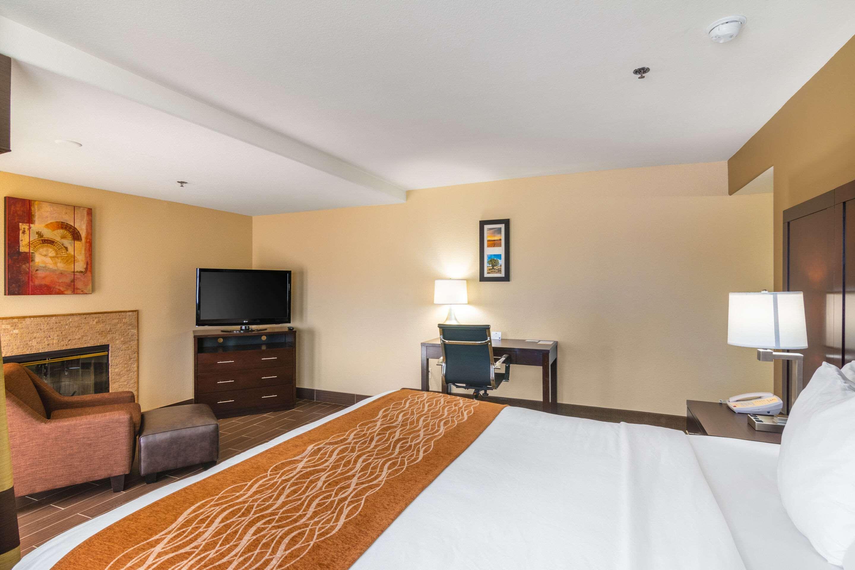 Comfort Inn & Suites Мохаве Экстерьер фото