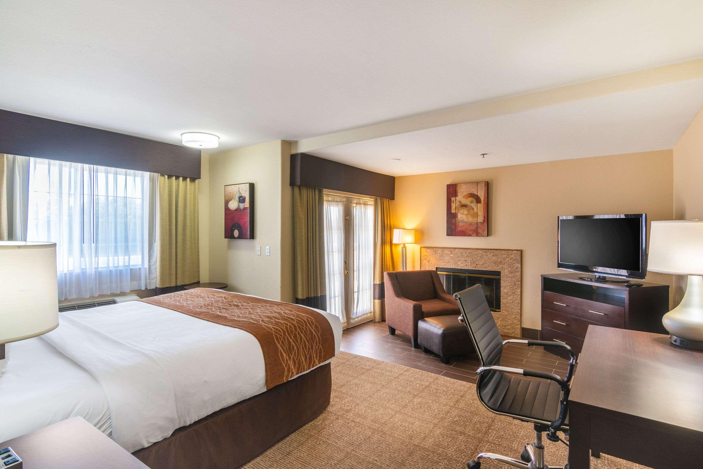 Comfort Inn & Suites Мохаве Экстерьер фото