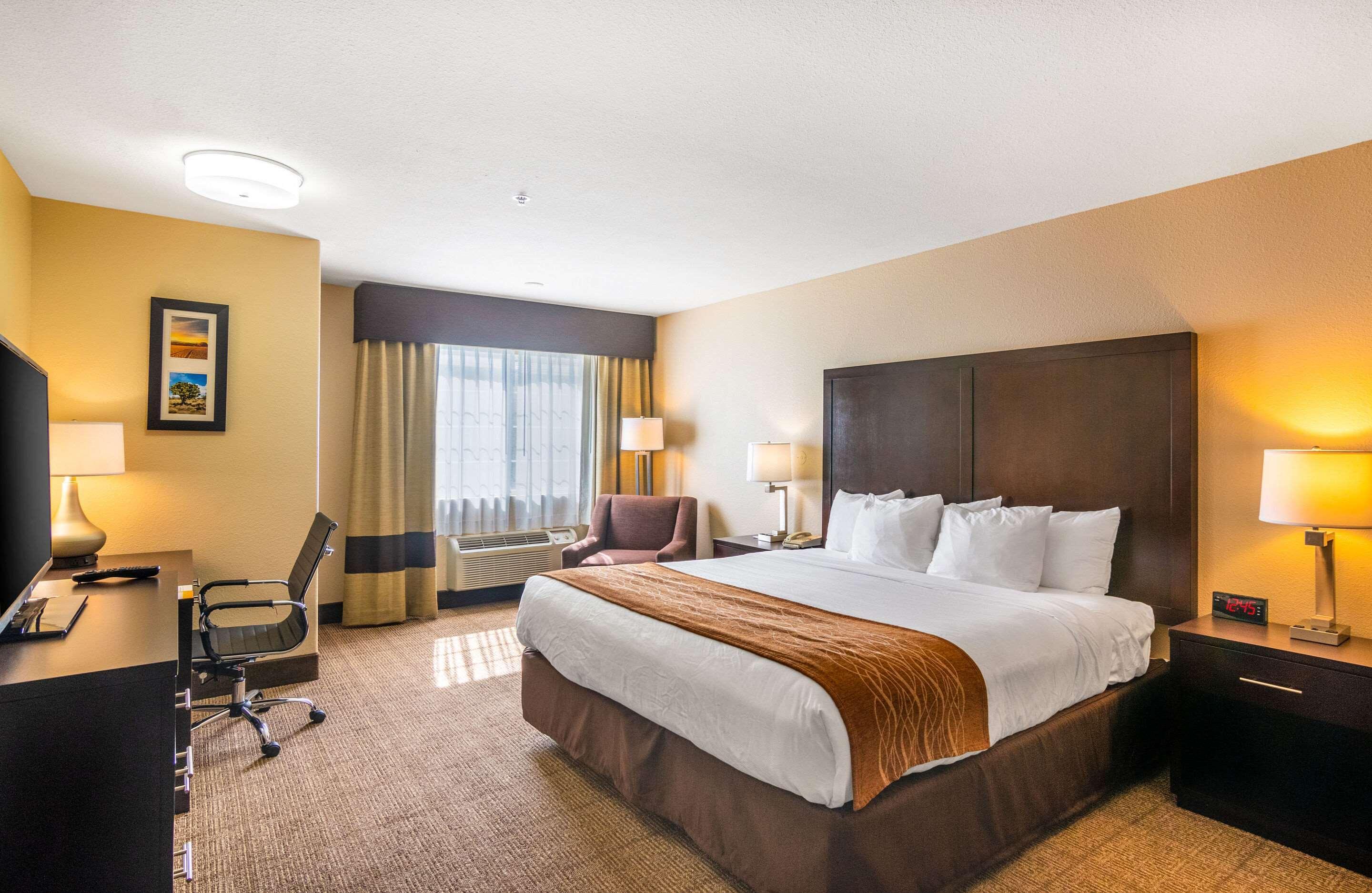 Comfort Inn & Suites Мохаве Экстерьер фото