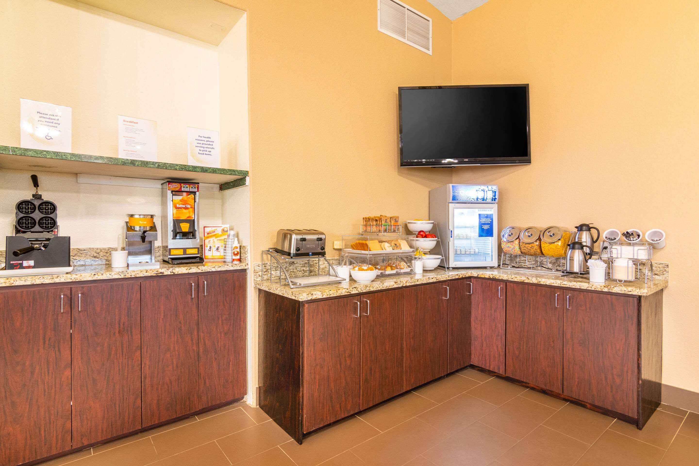 Comfort Inn & Suites Мохаве Экстерьер фото