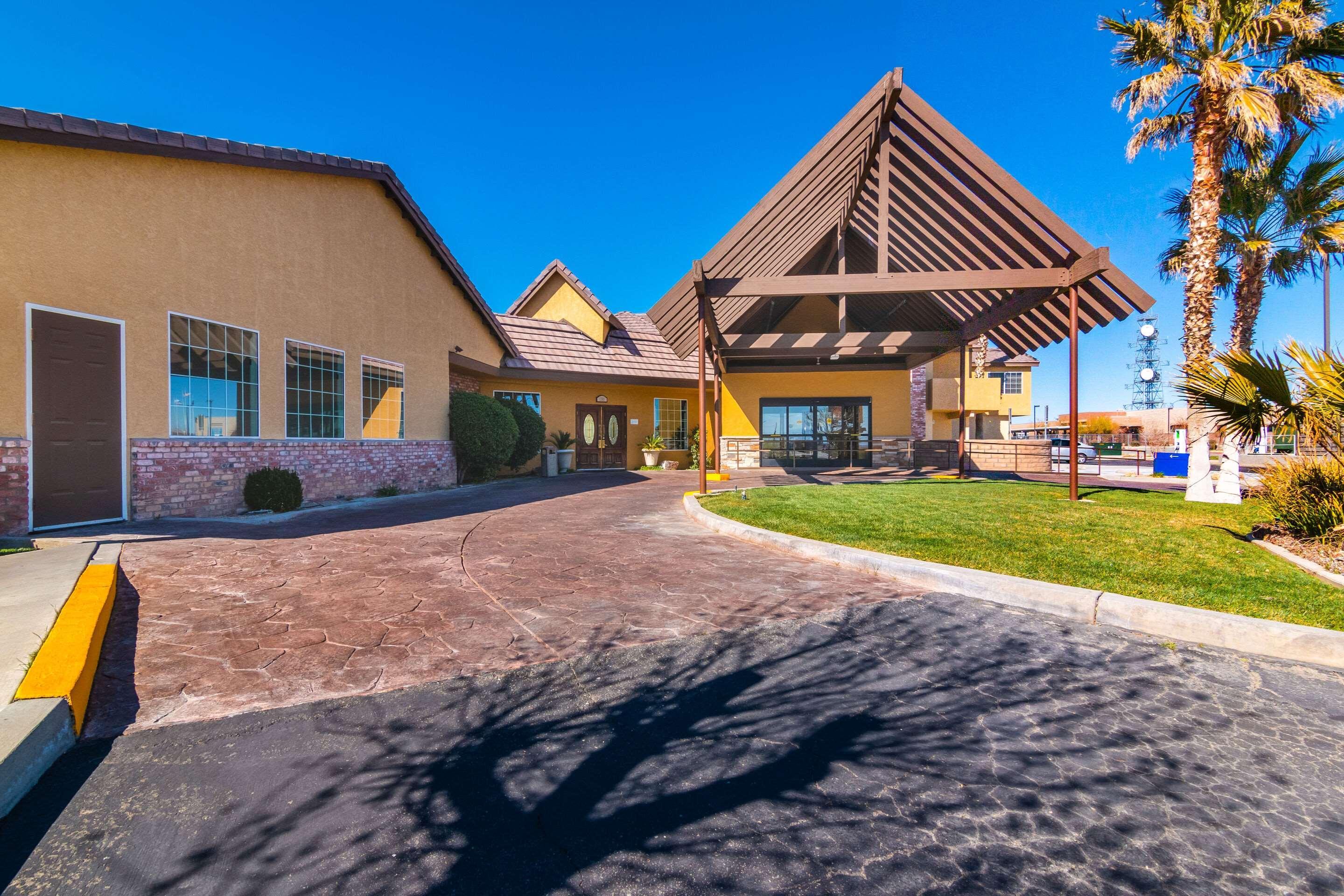 Comfort Inn & Suites Мохаве Экстерьер фото
