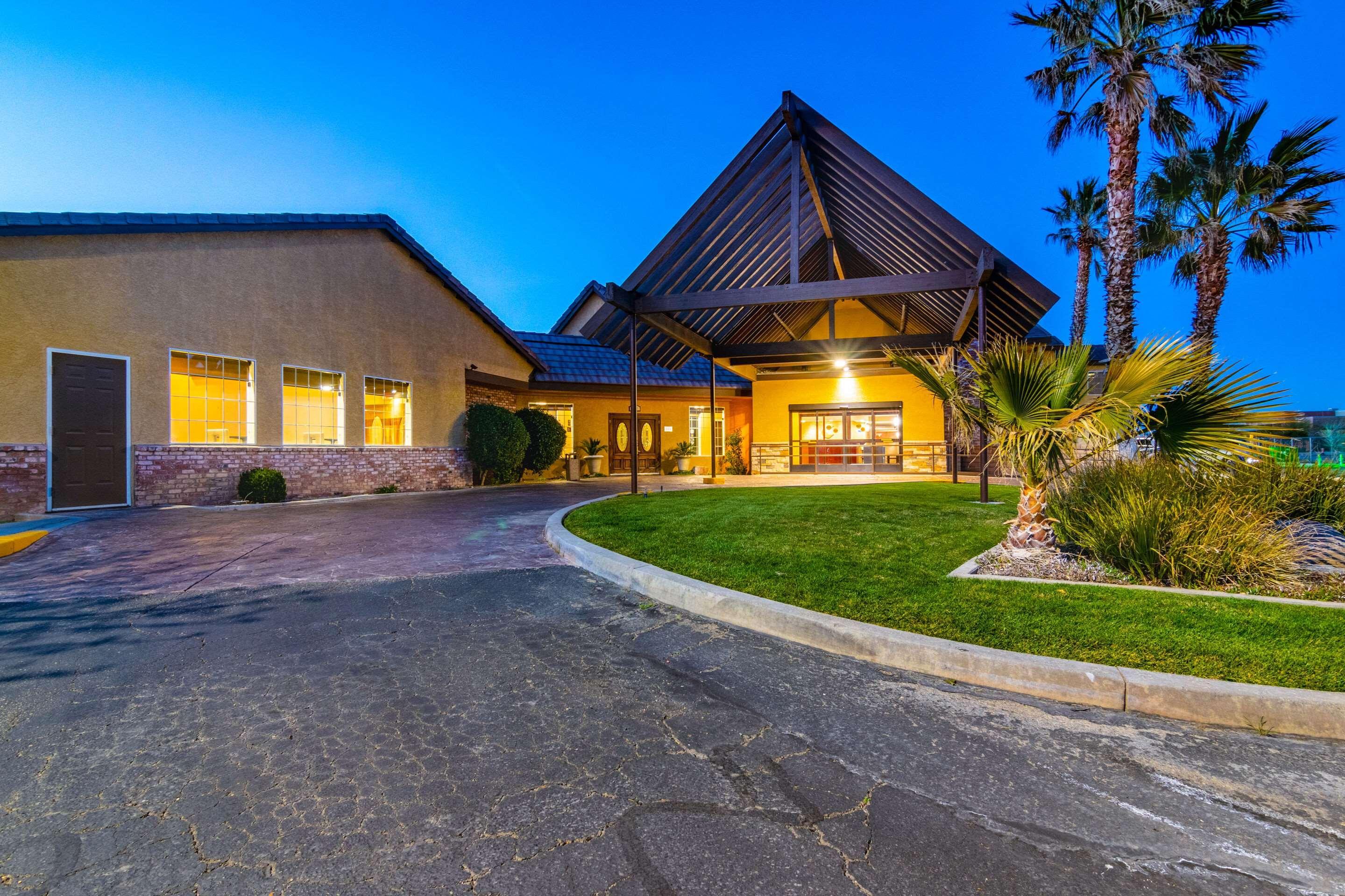 Comfort Inn & Suites Мохаве Экстерьер фото