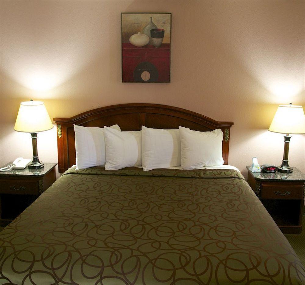 Comfort Inn & Suites Мохаве Экстерьер фото