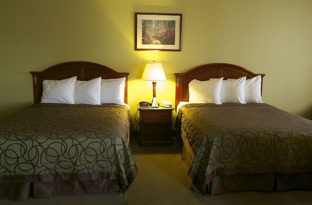 Comfort Inn & Suites Мохаве Экстерьер фото